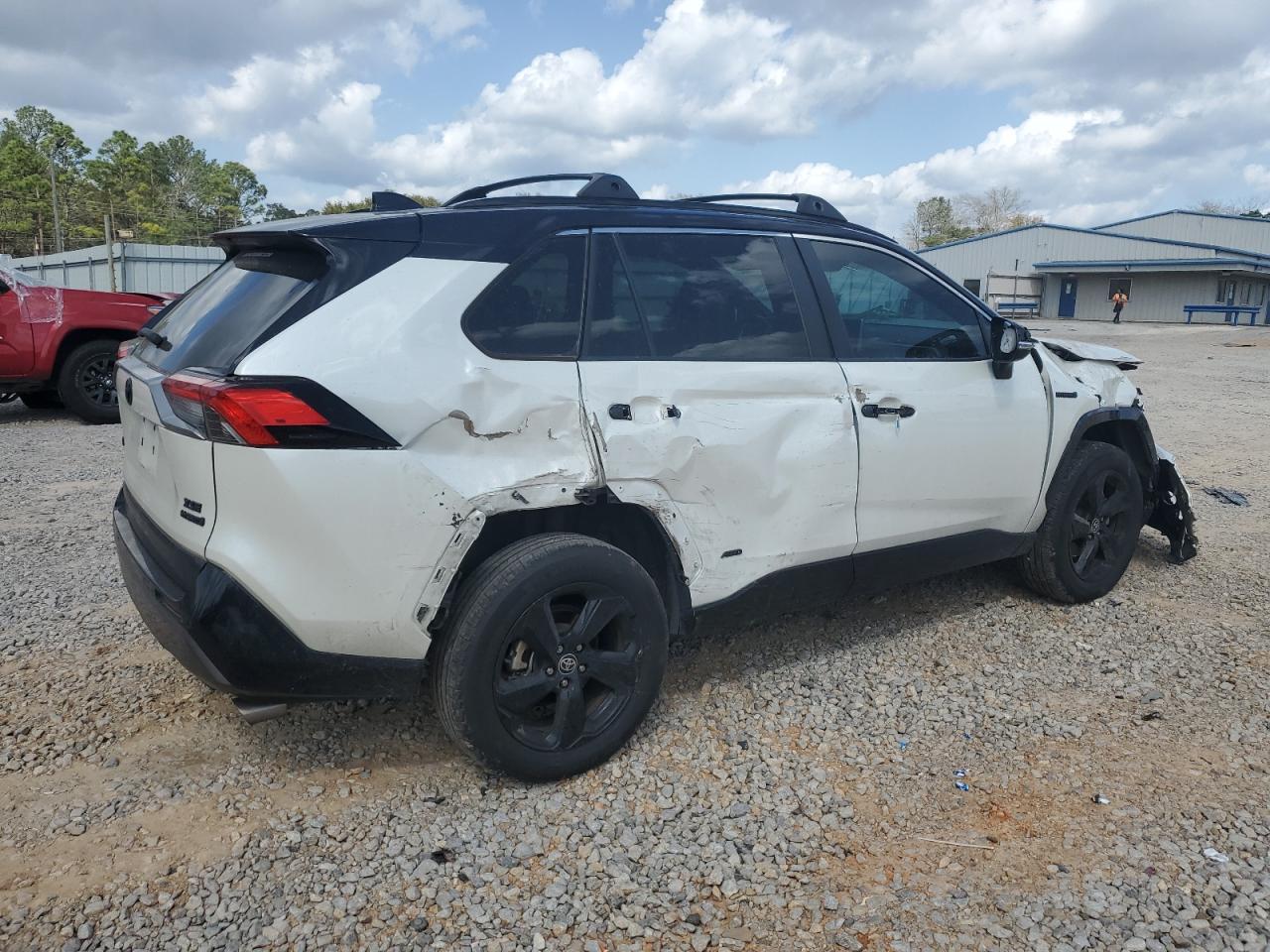 2021 Toyota RAV 4 VIN 4T3E6RFV5MU033962 Copart auction photo, side / front end damage thumbnail 3