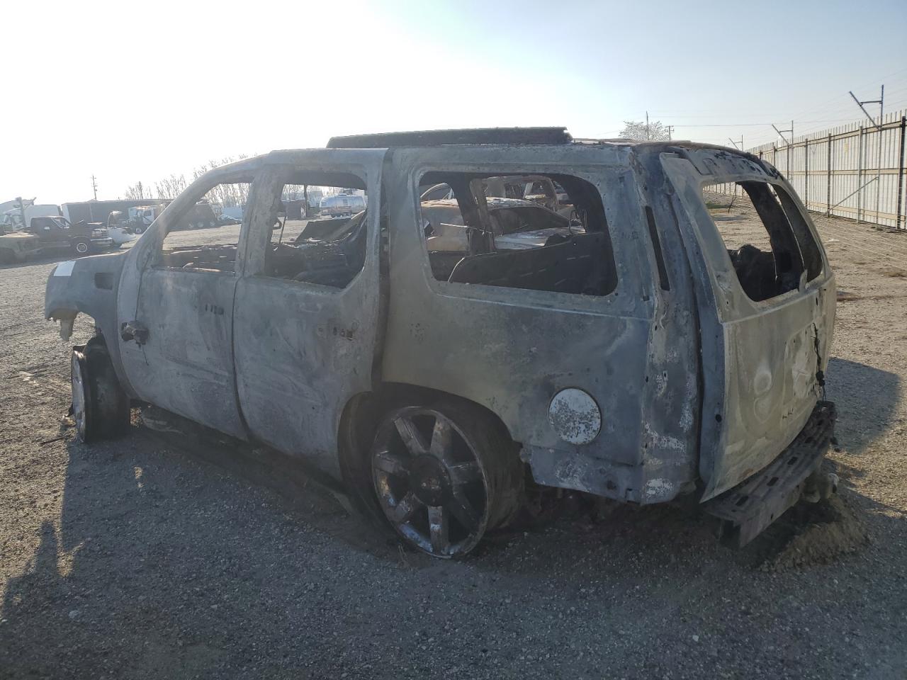 2011 Cadillac Escalade VIN 1GYS4BEF4BR305158 Copart auction photo, burn damage thumbnail 2