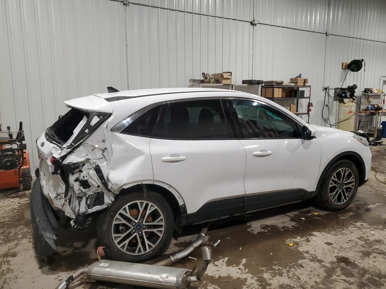 2022 Ford Escape VIN 1FMCU9H63NUA33570 Copart auction photo, rear end / undercarriage damage thumbnail 3
