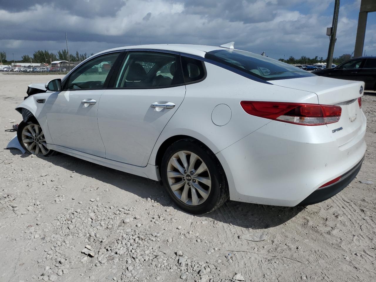 2018 KIA Optima VIN 5XXGT4L37JG251438 Copart auction photo, front end / minor dent/scratches damage thumbnail 2