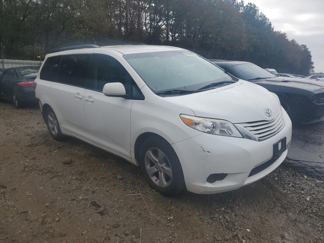 2015 Toyota Sienna VIN 5TDKK3DC2FS608102 Copart auction photo, rear end / minor dent/scratches damage thumbnail 4