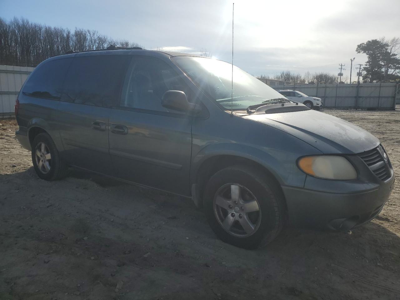 2005 Dodge Caravan VIN 2D4GP44L65R458762 Copart auction photo, rear end / minor dent/scratches damage thumbnail 4