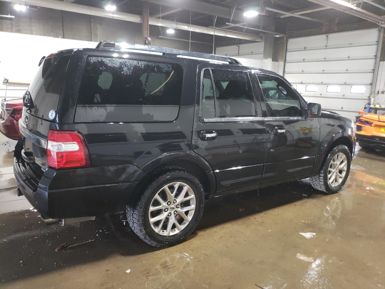 2015 Ford Expedition VIN 1FMJU2AT1FEF12662 Copart auction photo, front end / side damage thumbnail 3