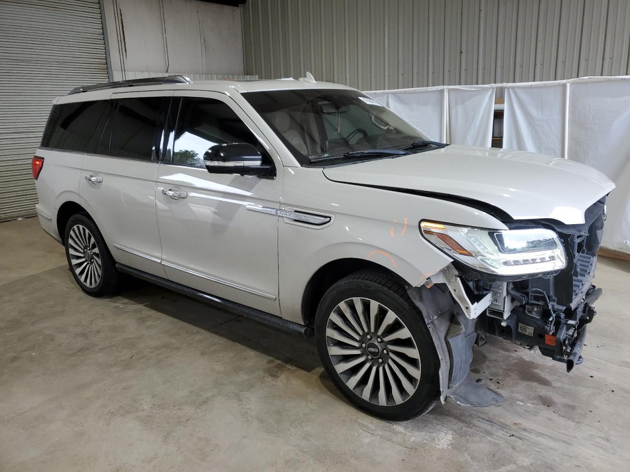 2019 Lincoln Navigator VIN 5LMJJ2LT9KEL12626 Copart auction photo, front end / minor dent/scratches damage thumbnail 4