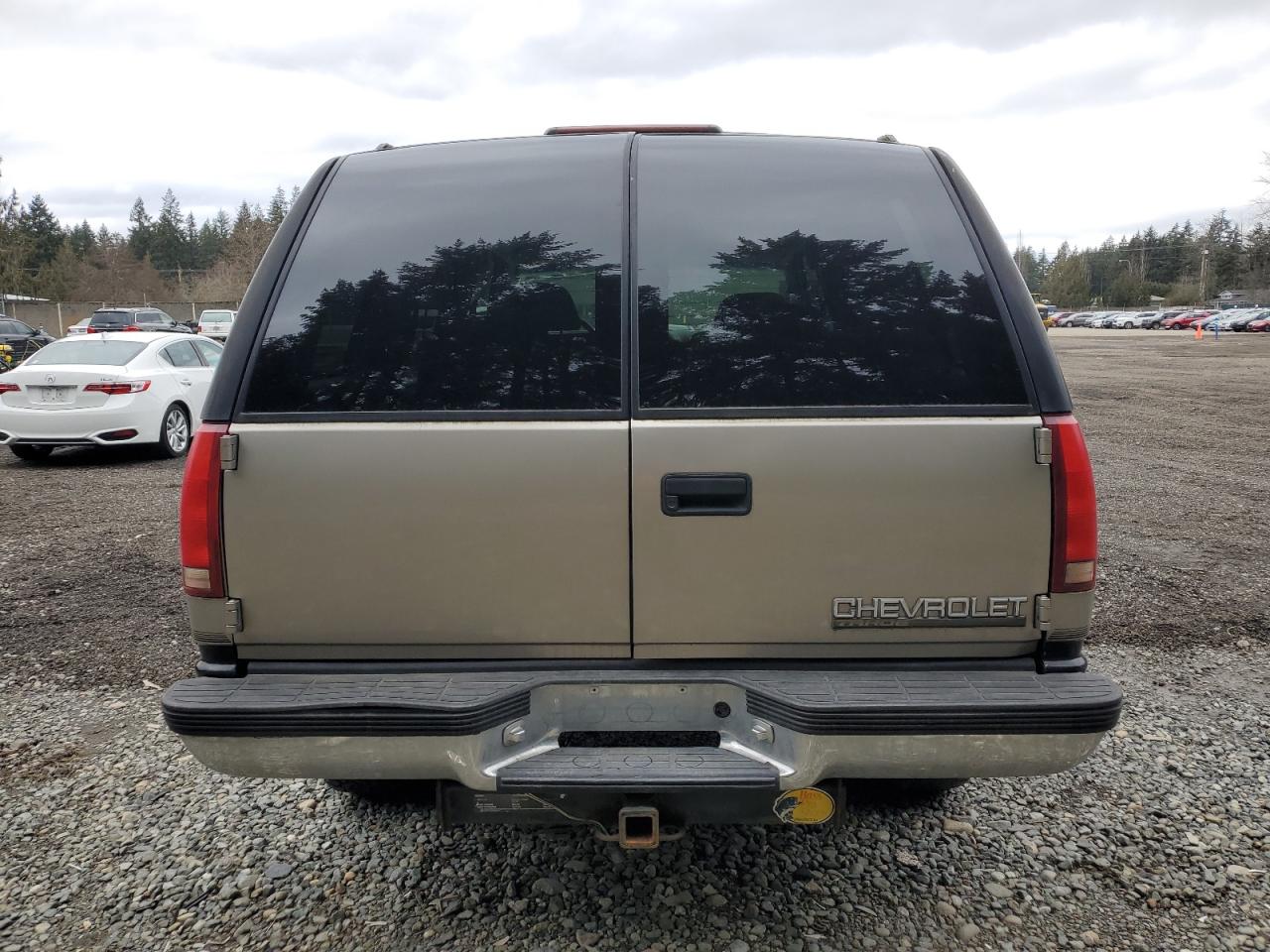 1998 Chevrolet Tahoe VIN 1GNEK13R8WJ375497 Copart auction photo, minor dent/scratches damage thumbnail 6