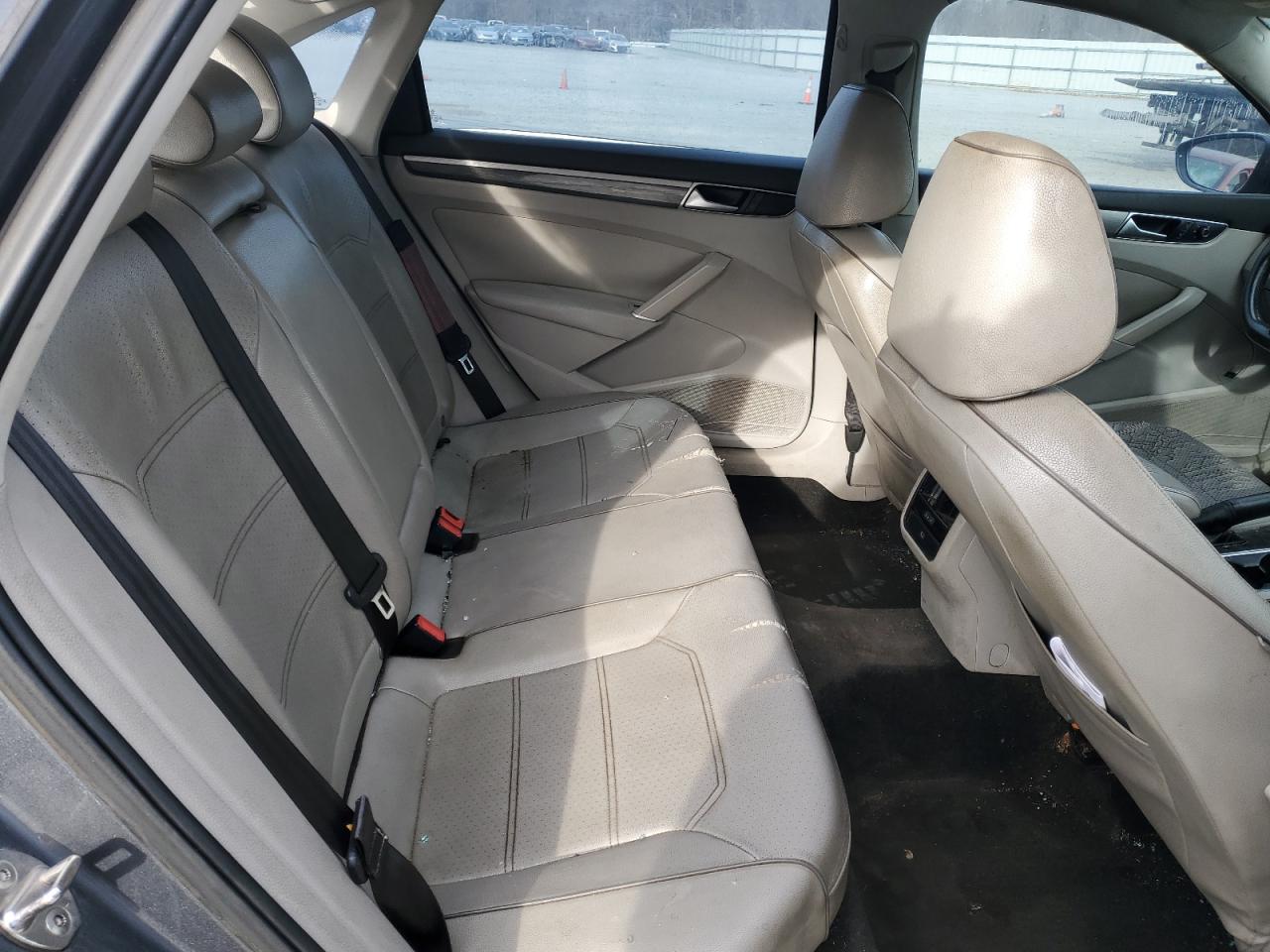 2016 Volkswagen Passat VIN 1VWBS7A33GC017756 Copart auction photo, front end / rear end damage thumbnail 10