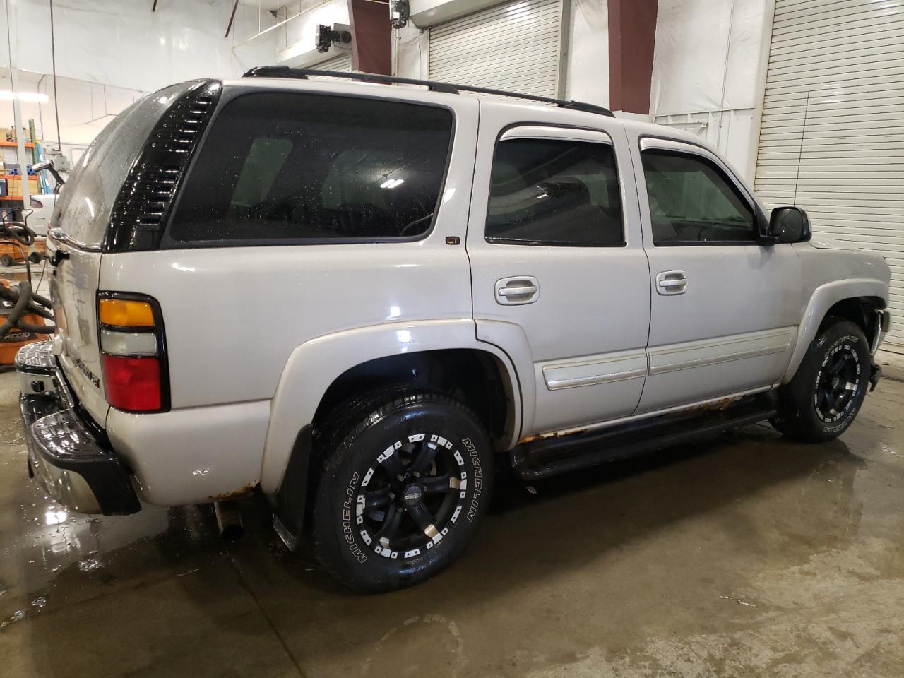 2004 Chevrolet Tahoe VIN 1GNEK13Z74J287392 Copart auction photo, front end damage thumbnail 3