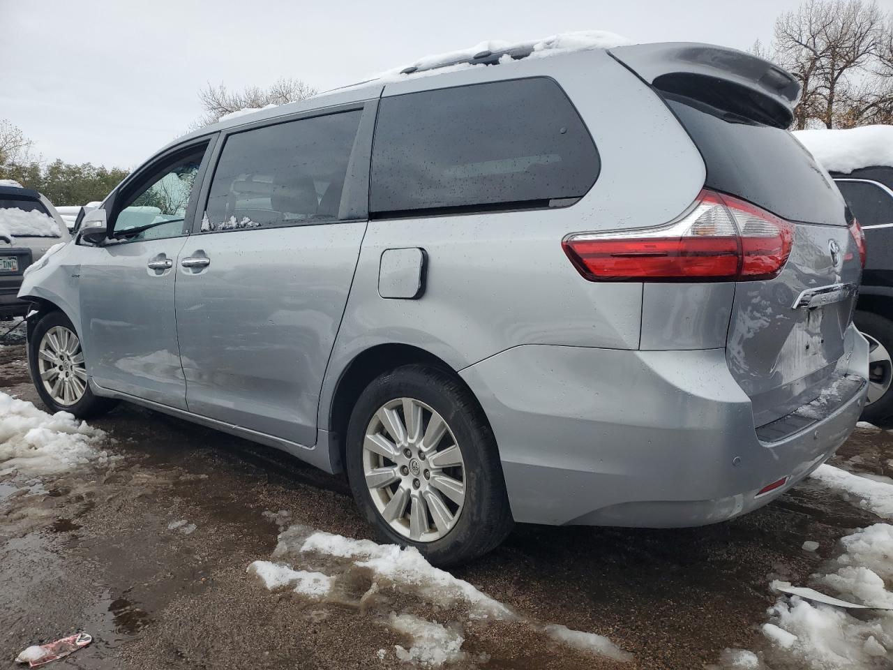 2017 Toyota Sienna VIN 5TDDZ3DC0HS155668 Copart auction photo, front end / side damage thumbnail 2