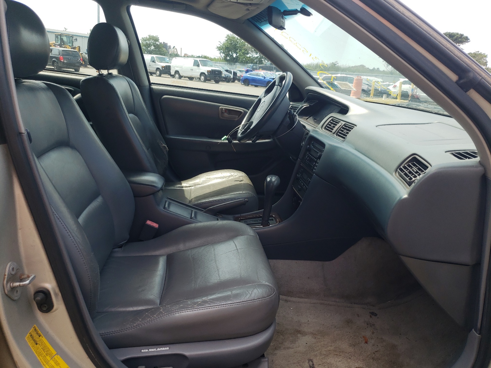 2000 Toyota Camry VIN 4T1BG28K2YU687262 Copart auction photo, front end / side damage thumbnail 5