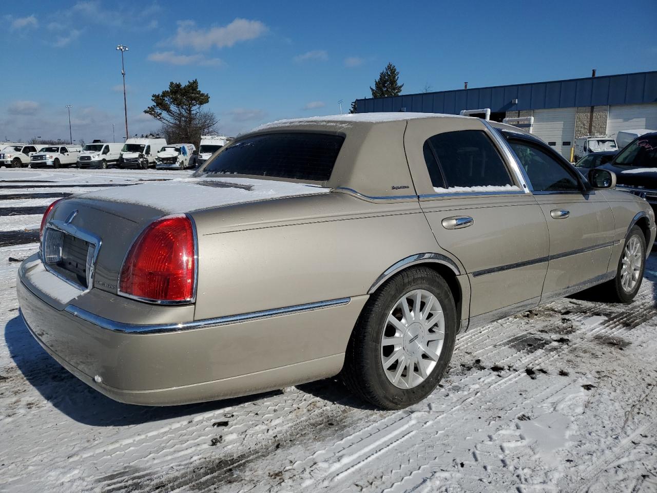 2006 Lincoln Town Car VIN 1LNHM81W56Y605050 Copart auction photo, undercarriage damage thumbnail 3