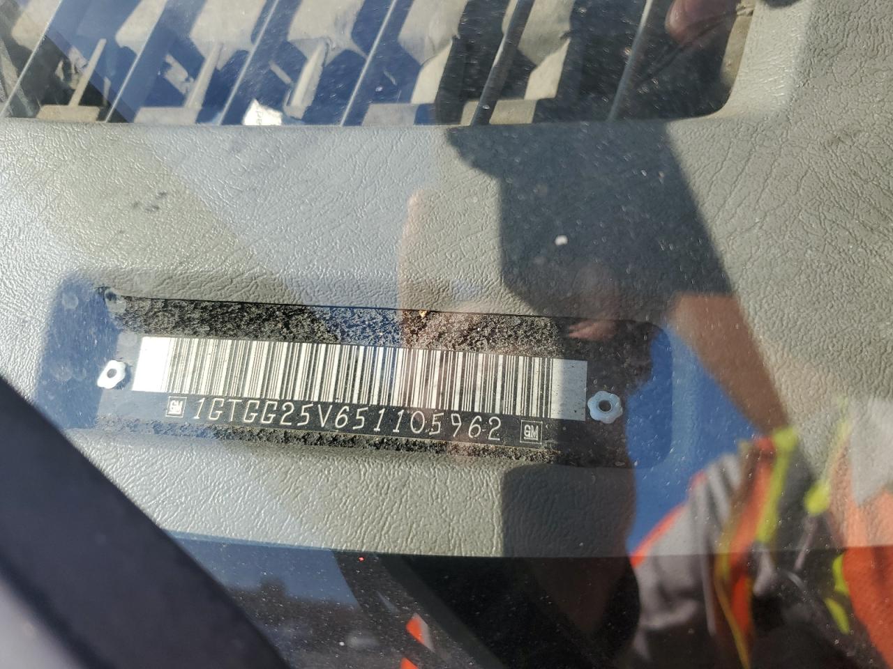 2005 GMC Savana VIN 1GTGG25V651105962 Copart auction photo, vandalism damage thumbnail 10