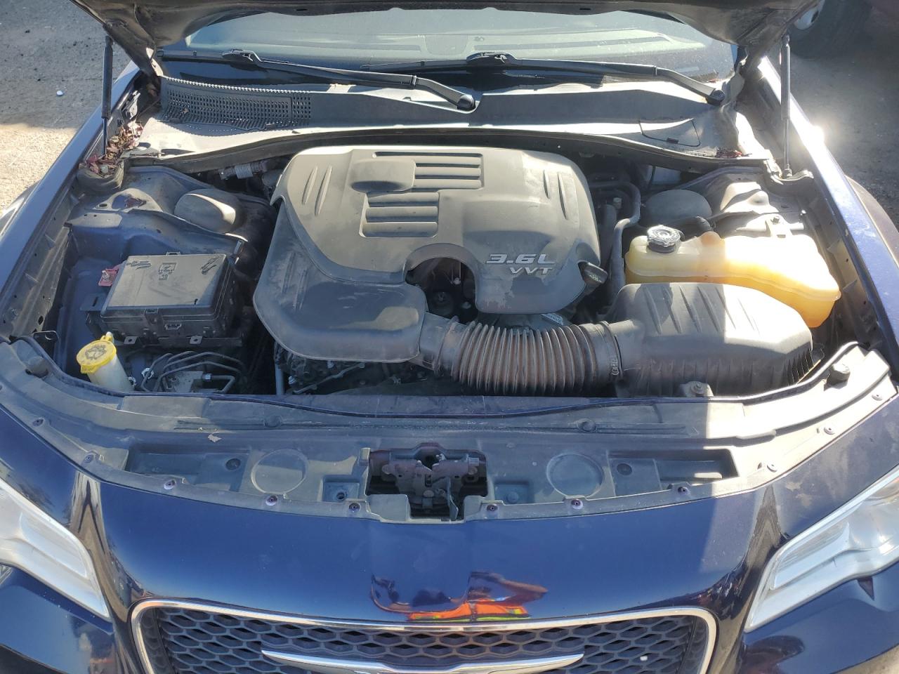 2016 Chrysler 300 VIN 2C3CCAAG4GH268534 Copart auction photo, front end / normal wear damage thumbnail 11