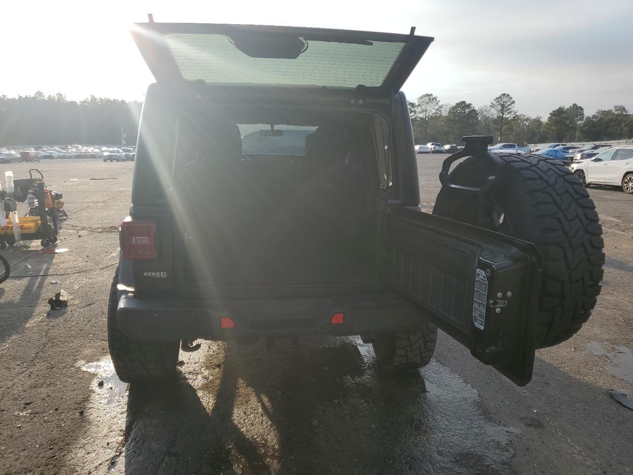 2018 Jeep Wrangler VIN 1C4HJXEN1JW225667 Copart auction photo, front end damage thumbnail 6