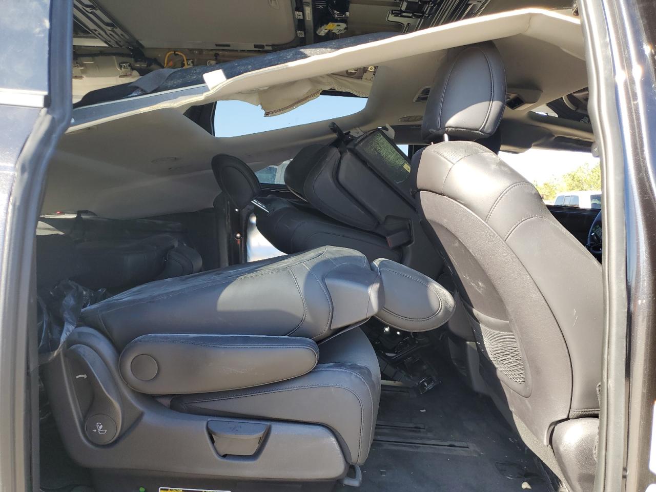 2025 KIA Carnival VIN KNDNE5K38S6461393 Copart auction photo, side / rear end damage thumbnail 11
