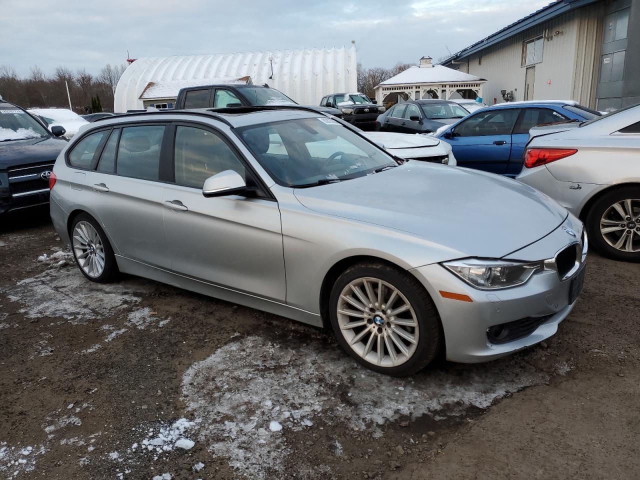 2014 BMW 3er VIN WBA3G7C5XEKN37332 Copart auction photo, front end / minor dent/scratches damage thumbnail 4