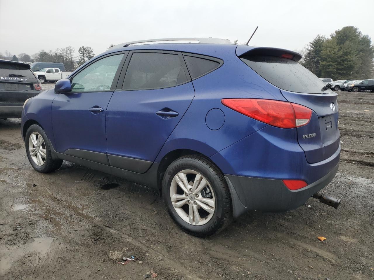 2011 Hyundai Tucson VIN KM8JU3AC1BU243570 Copart auction photo, rear end / minor dent/scratches damage thumbnail 2