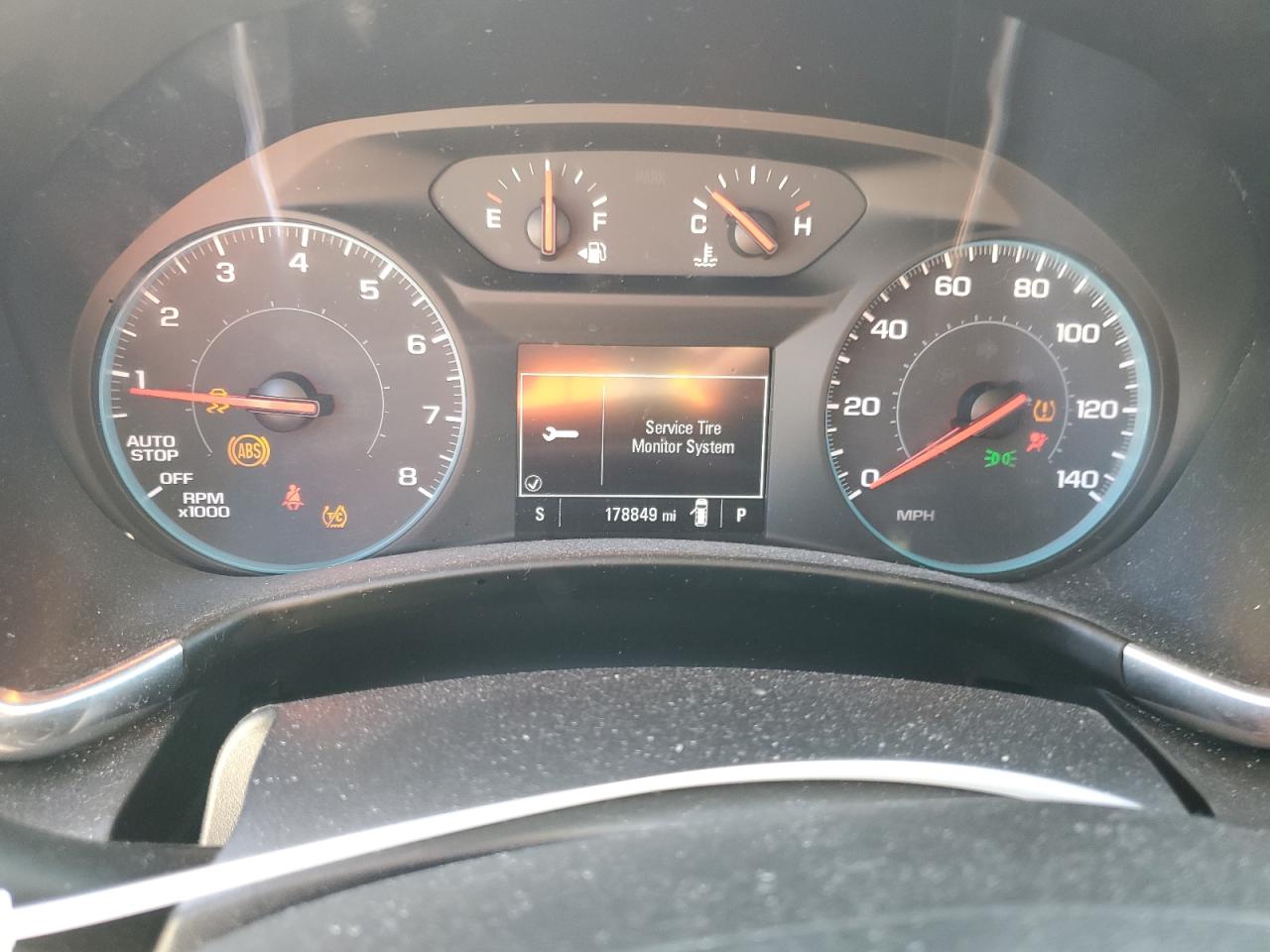 2018 Chevrolet Equinox VIN 2GNAXJEVXJ6322168 Copart auction photo, rear end / minor dent/scratches damage thumbnail 9