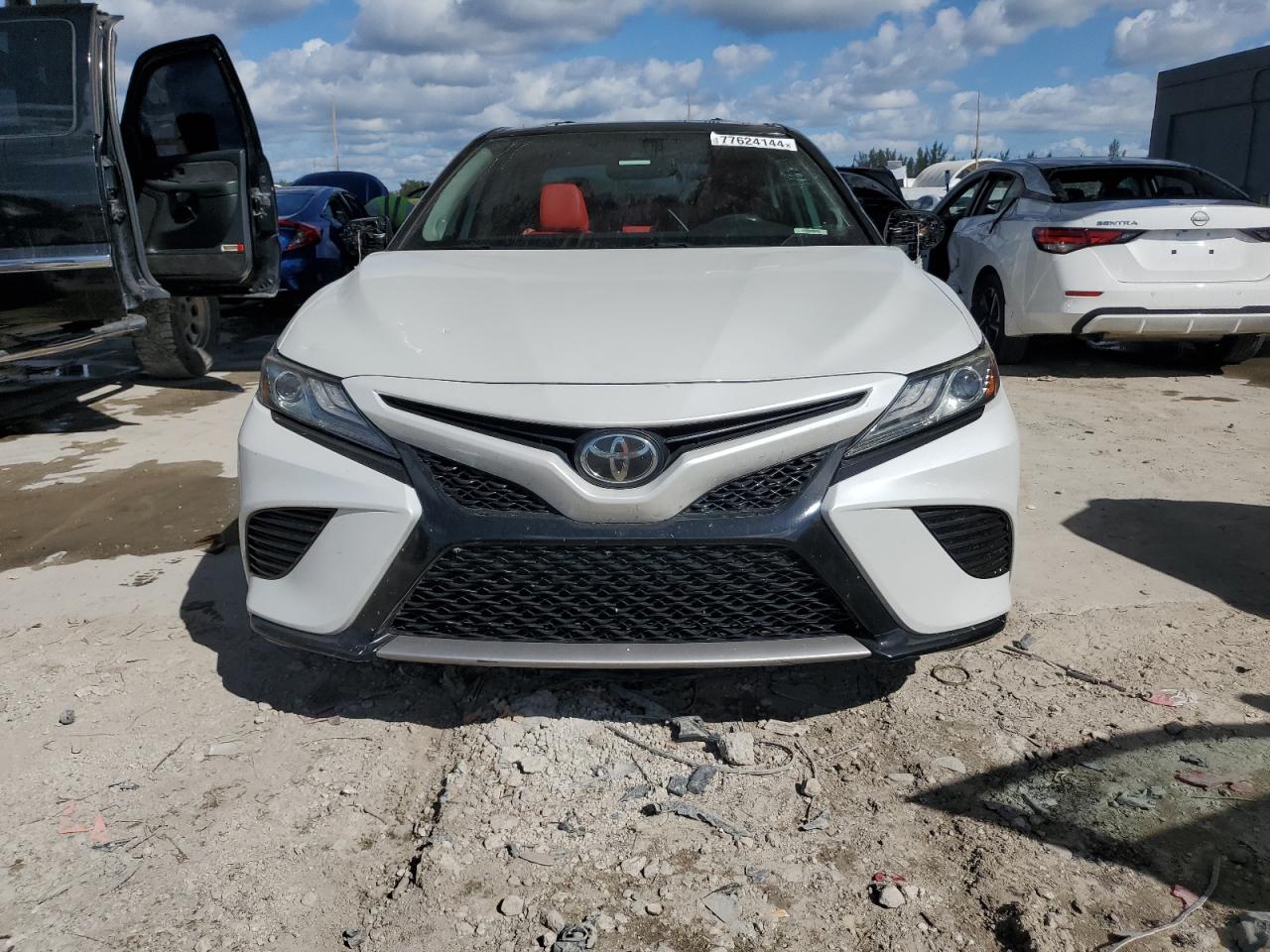 2019 Toyota Camry VIN 4T1B61HK6KU186993 Copart auction photo, hail / minor dent/scratches damage thumbnail 5