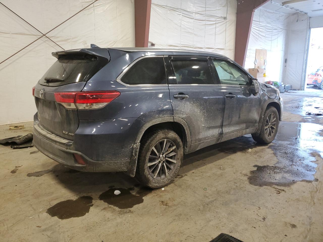 2017 Toyota Highlander VIN 5TDJZRFH2HS396758 Copart auction photo, rollover / mechanical damage thumbnail 3