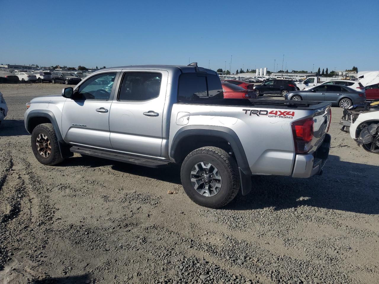 2018 Toyota Tacoma VIN 3TMCZ5AN6JM167181 Copart auction photo, vandalism damage thumbnail 2