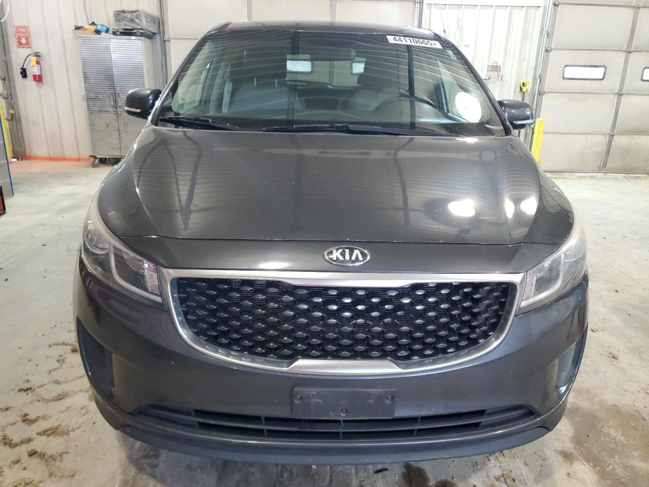 2015 KIA Sedona VIN KNDMB5C18F6050423 Copart auction photo, rear end damage thumbnail 5