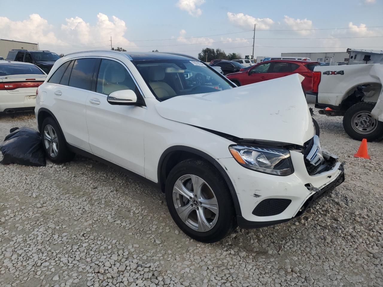 2017 Mercedes-Benz GLC VIN WDC0G4JB4HF251514 Copart auction photo, front end damage thumbnail 4