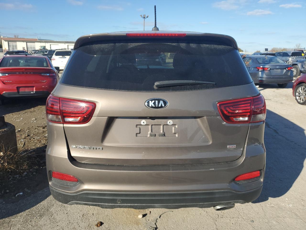 2019 KIA Sorento VIN 5XYPG4A37KG563943 Copart auction photo, front end / minor dent/scratches damage thumbnail 6