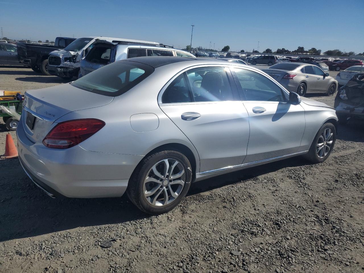 2015 Mercedes-Benz C-klasse VIN 55SWF4KB4FU030741 Copart auction photo, front end damage thumbnail 3