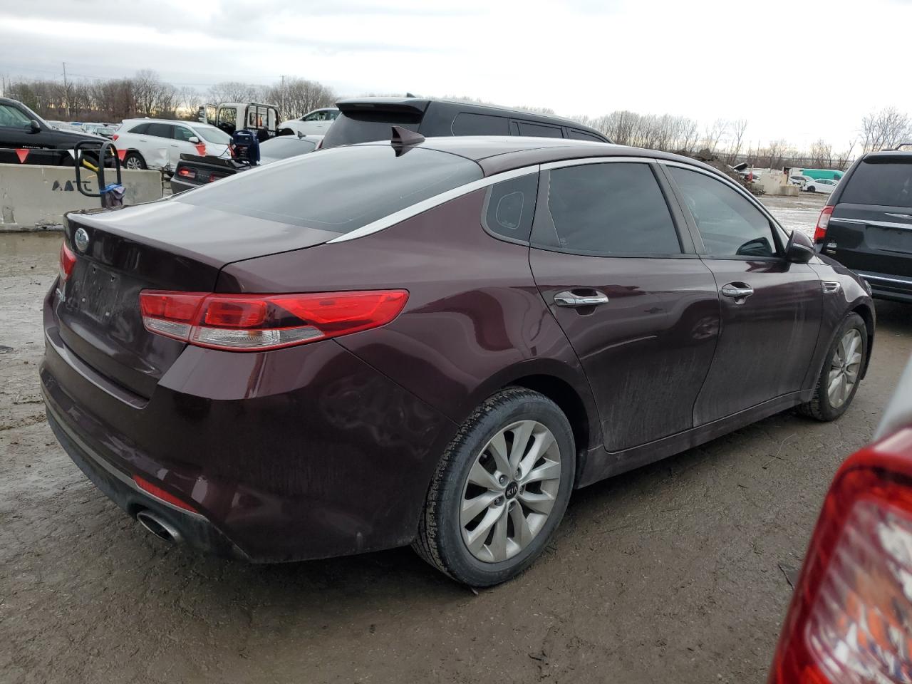 2017 KIA Optima VIN 5XXGT4L35HG166544 Copart auction photo, front end damage thumbnail 3