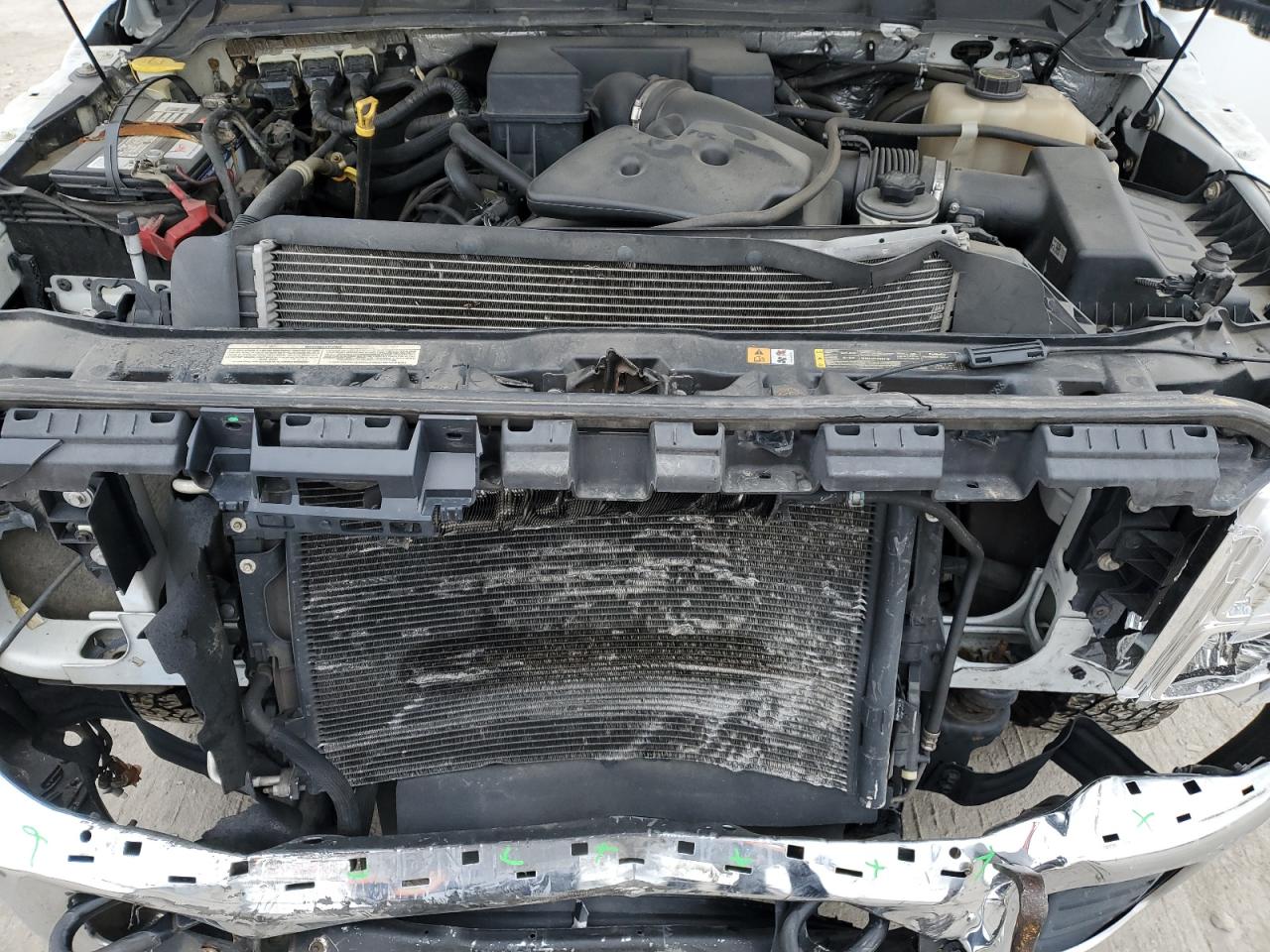 2013 Ford F250 VIN 1FT7X2A64DEA02304 Copart auction photo, front end / minor dent/scratches damage thumbnail 11