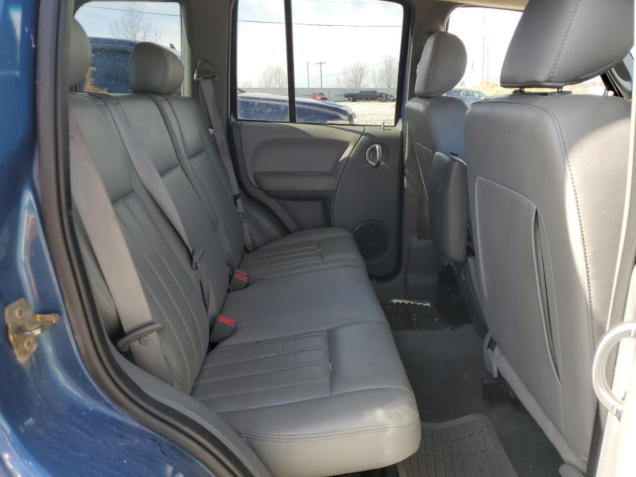 2005 Jeep Liberty (North America) VIN 1J4GL58K85W631960 Copart auction photo, burn / mechanical damage thumbnail 11