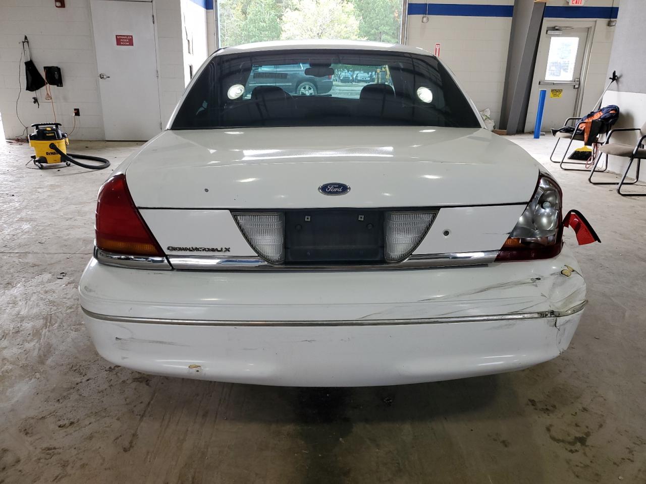 2003 Ford Crown Victoria VIN 2FAFP74W23X134274 Copart auction photo, all over / undercarriage damage thumbnail 6