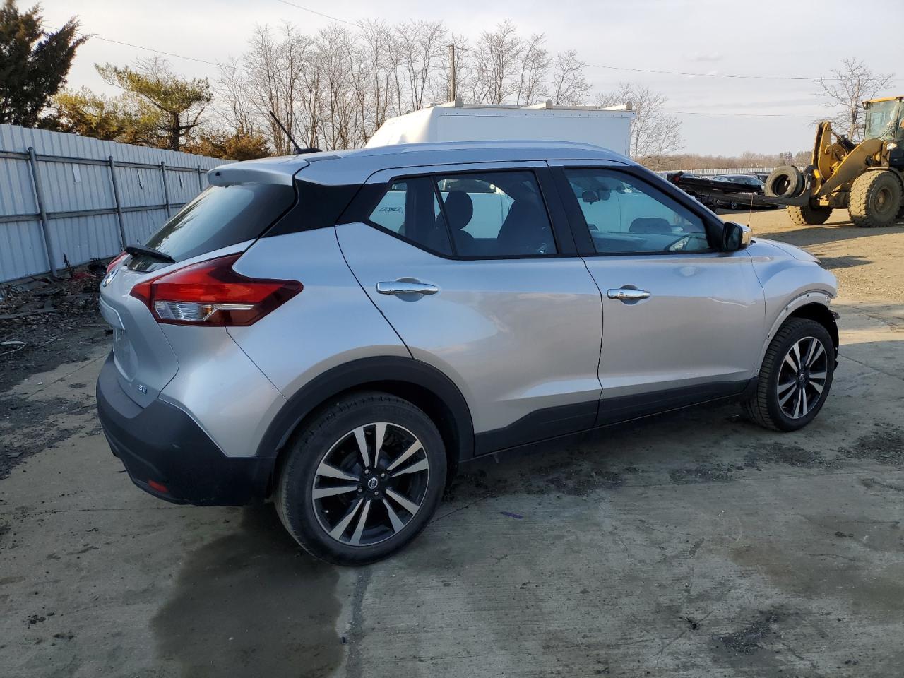 2019 Nissan Kicks VIN 3N1CP5CU1KL536176 Copart auction photo, front end damage thumbnail 3