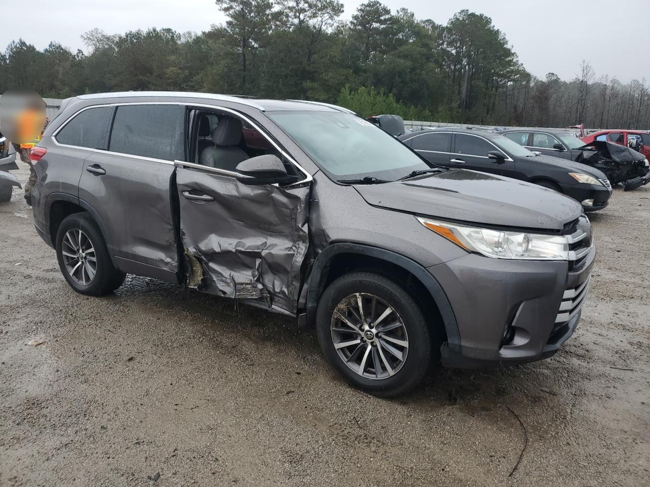 2018 Toyota Highlander VIN 5TDKZRFH5JS540491 Copart auction photo, side damage thumbnail 4