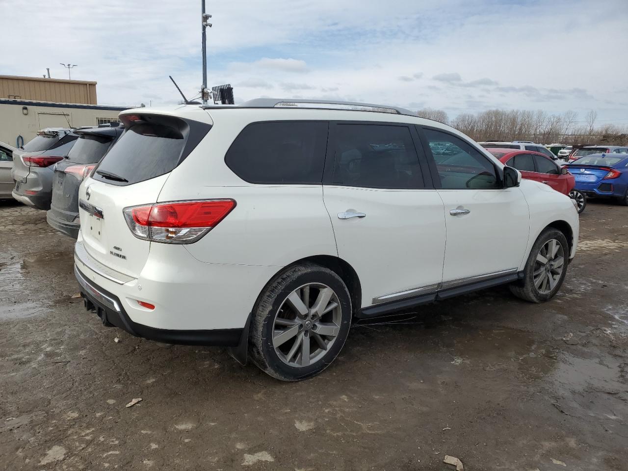2014 Nissan Pathfinder VIN 5N1AR2MM0EC723478 Copart auction photo, front end / side damage thumbnail 3