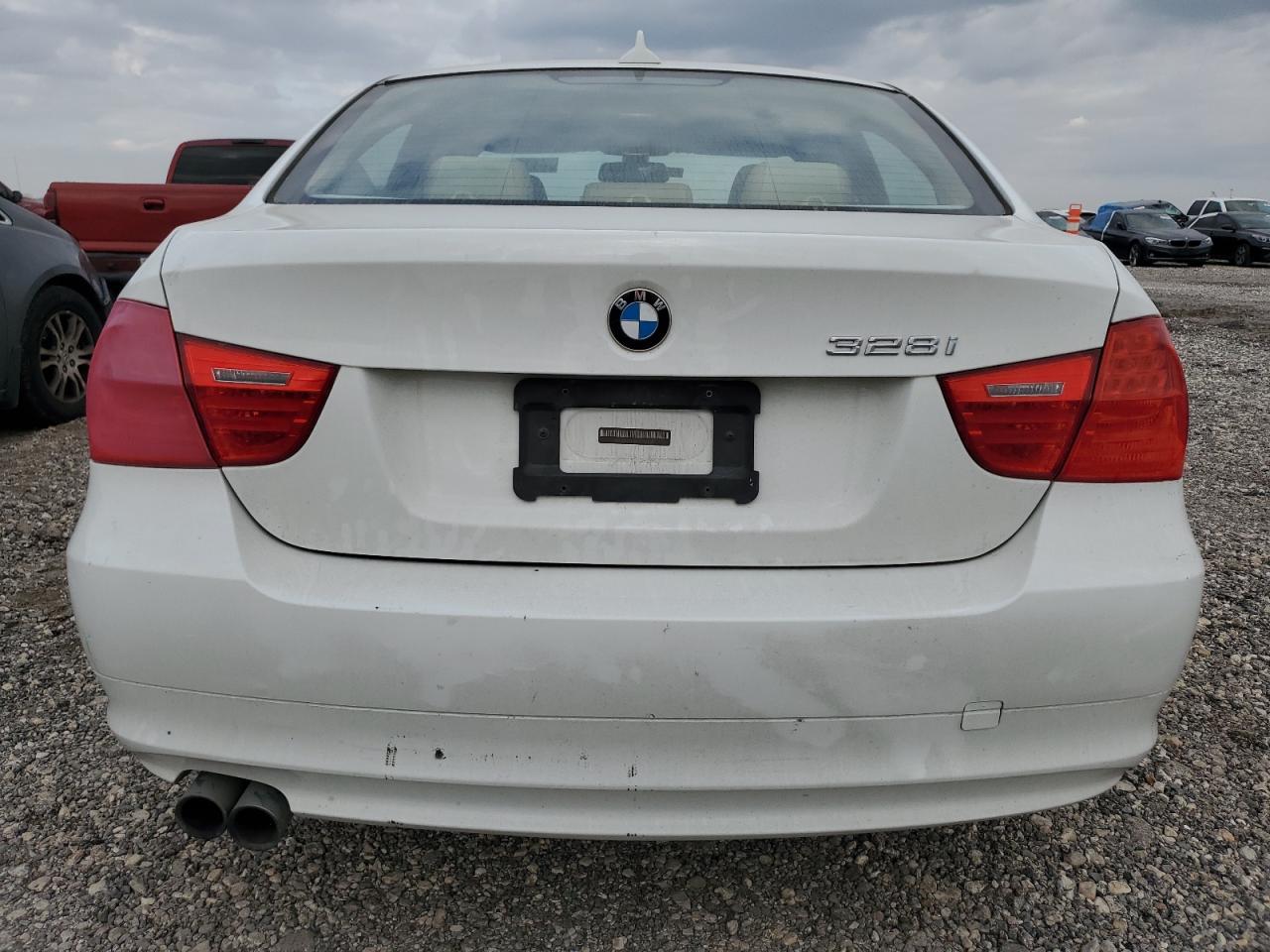 2011 BMW 3er VIN WBAPH7G56BNN02189 Copart auction photo, front end / minor dent/scratches damage thumbnail 6