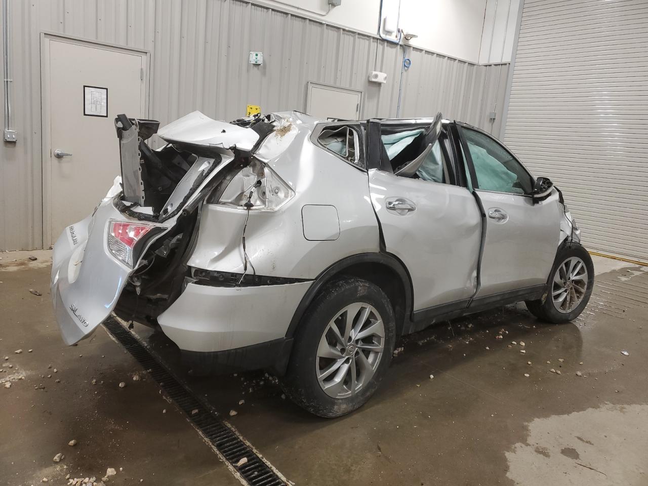 2015 Nissan Rogue VIN 5N1AT2MV3FC853475 Copart auction photo, rollover damage thumbnail 3