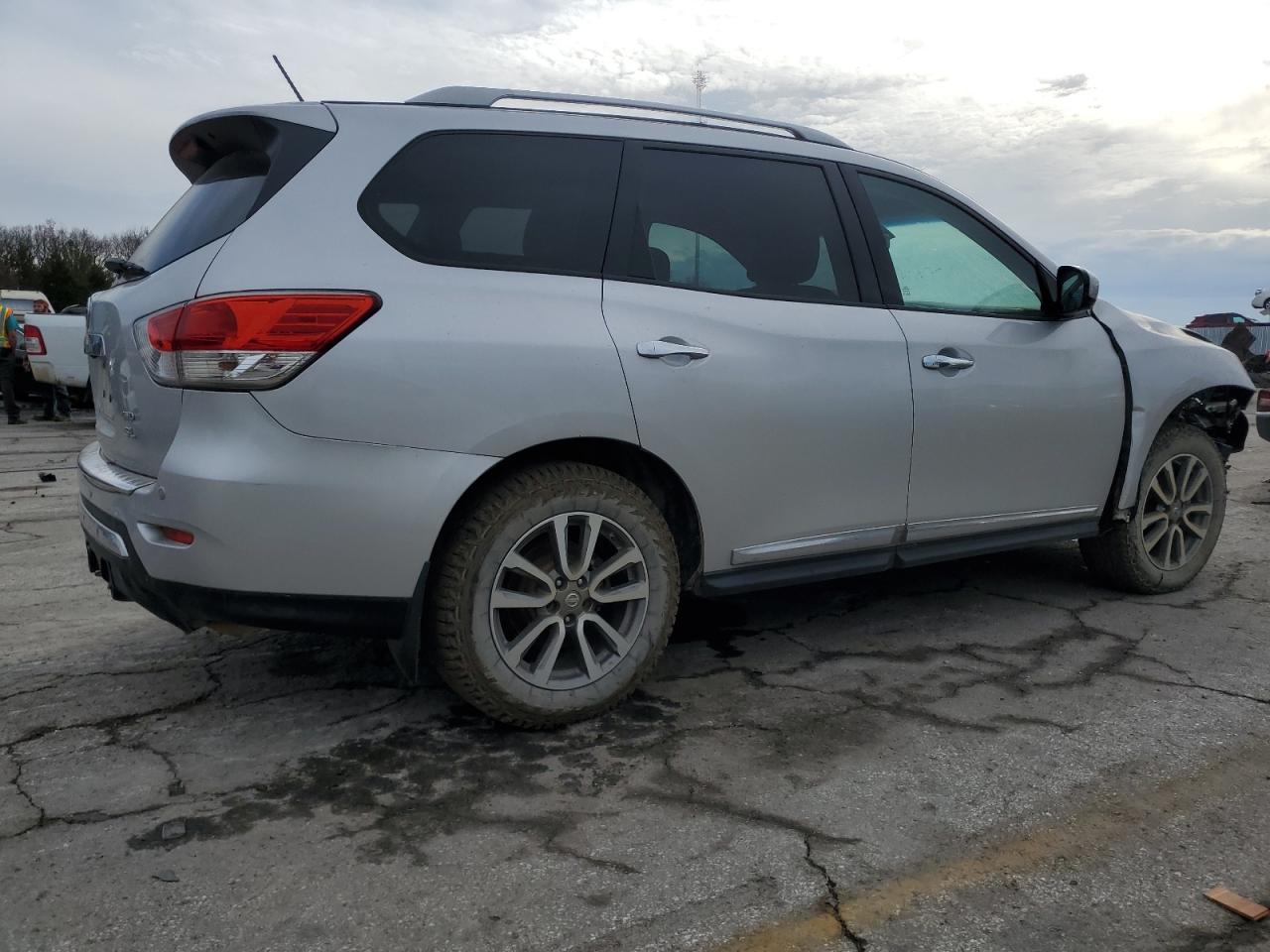 2014 Nissan Pathfinder VIN 5N1AR2MM1EC637600 Copart auction photo, front end damage thumbnail 3