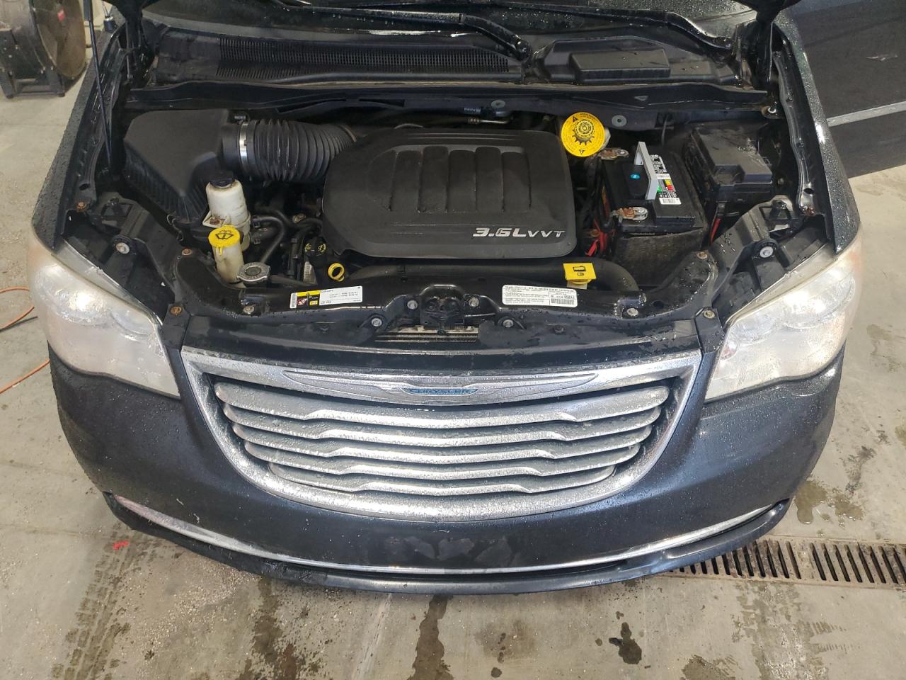 2014 Chrysler Town & Country VIN 2C4RC1BG2ER126579 Copart auction photo, minor dent/scratches damage thumbnail 12