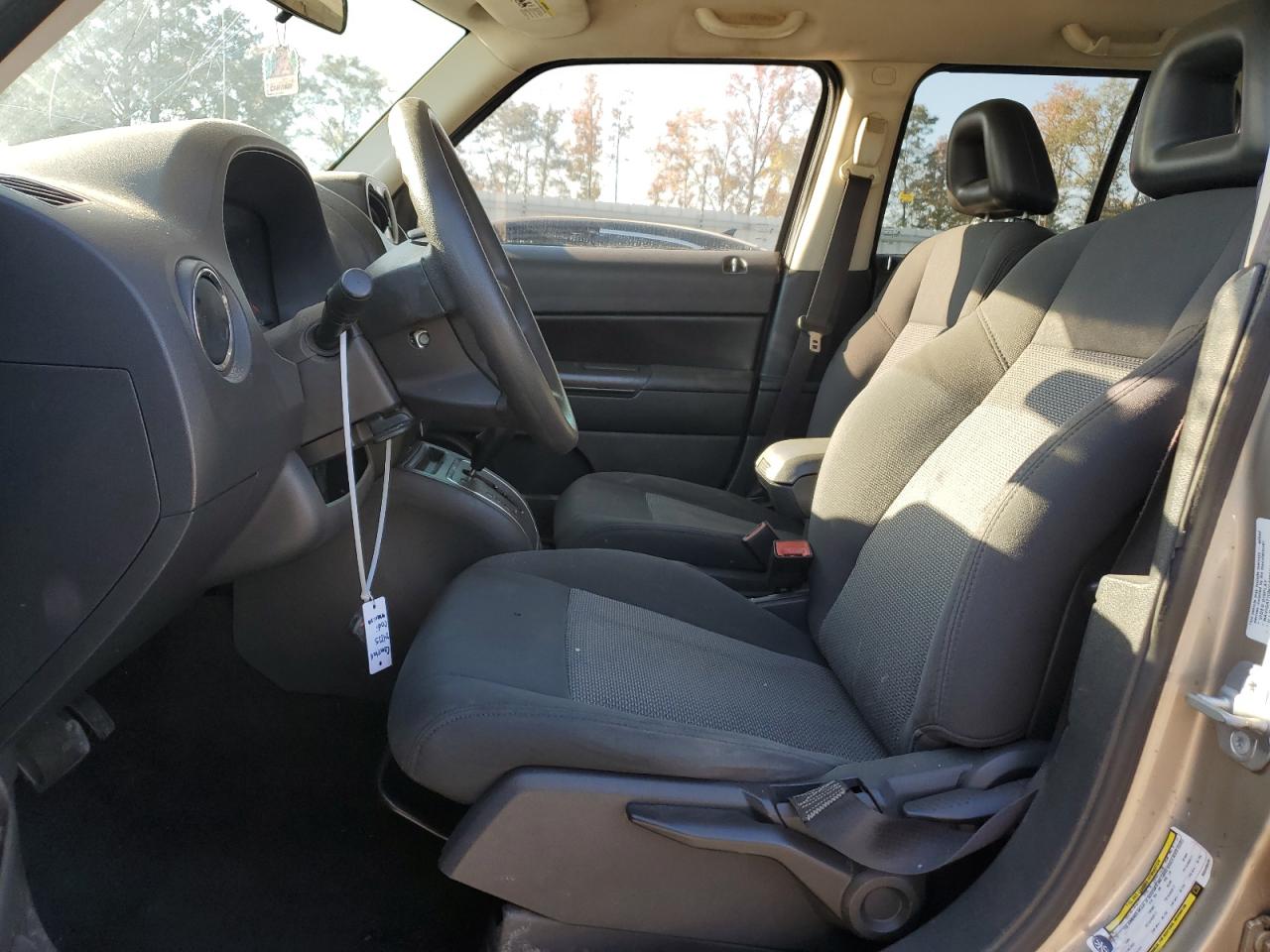 2009 Jeep Liberty (Patriot) VIN 1J4FF28B29D249538 Copart auction photo, water/flood / side damage thumbnail 7
