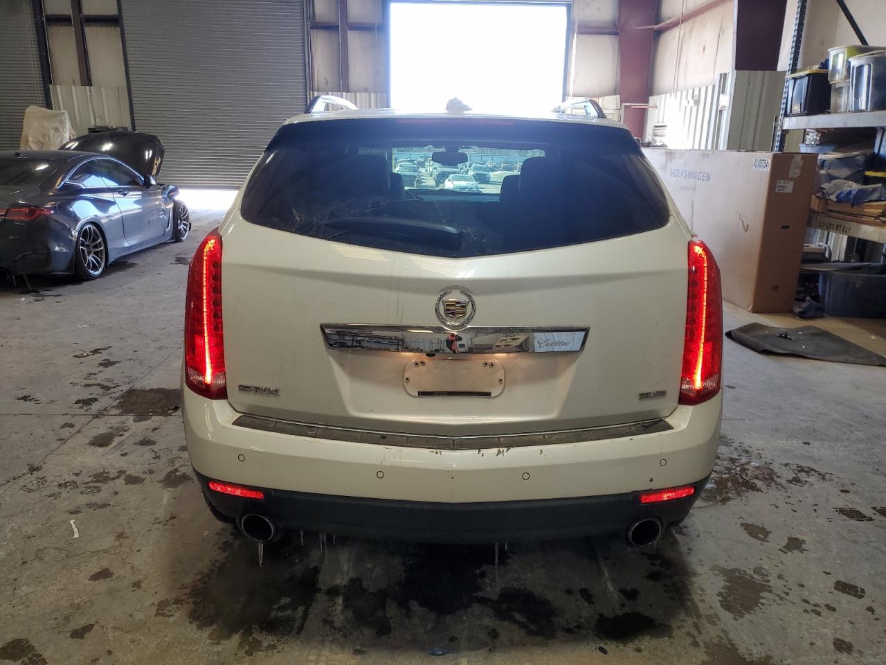 2015 Cadillac SRX VIN 3GYFNBE38FS618933 Copart auction photo, front end / minor dent/scratches damage thumbnail 6