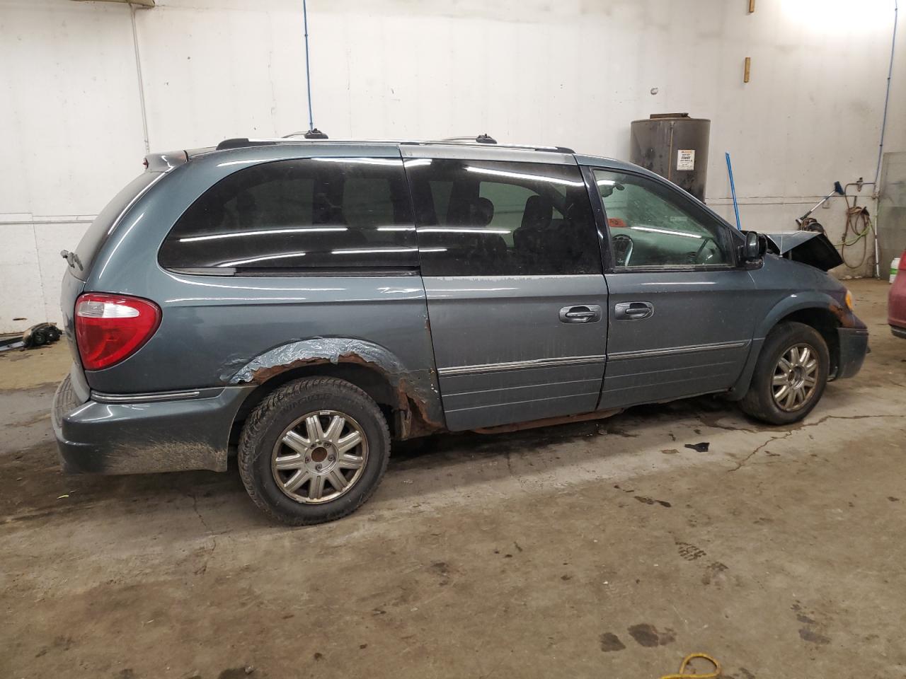 2006 Chrysler Town & Country VIN 2A8GP64L86R906471 Copart auction photo, front end damage thumbnail 3
