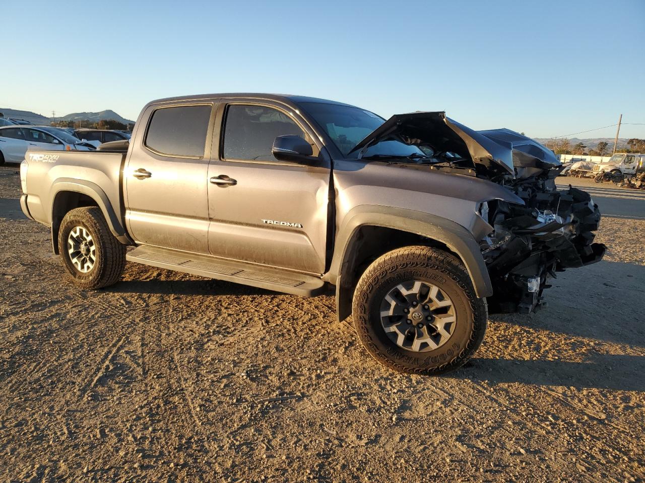 2020 Toyota Tacoma VIN 5TFCZ5AN2LX236722 Copart auction photo, front end damage thumbnail 4