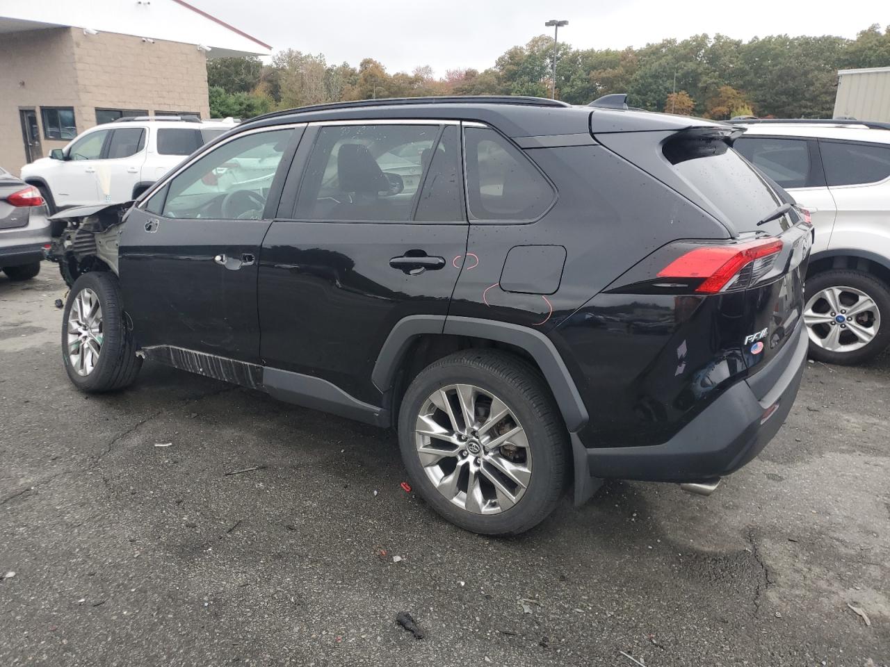 2021 Toyota RAV 4 VIN 2T3A1RFV0MC162111 Copart auction photo, front end / side damage thumbnail 2