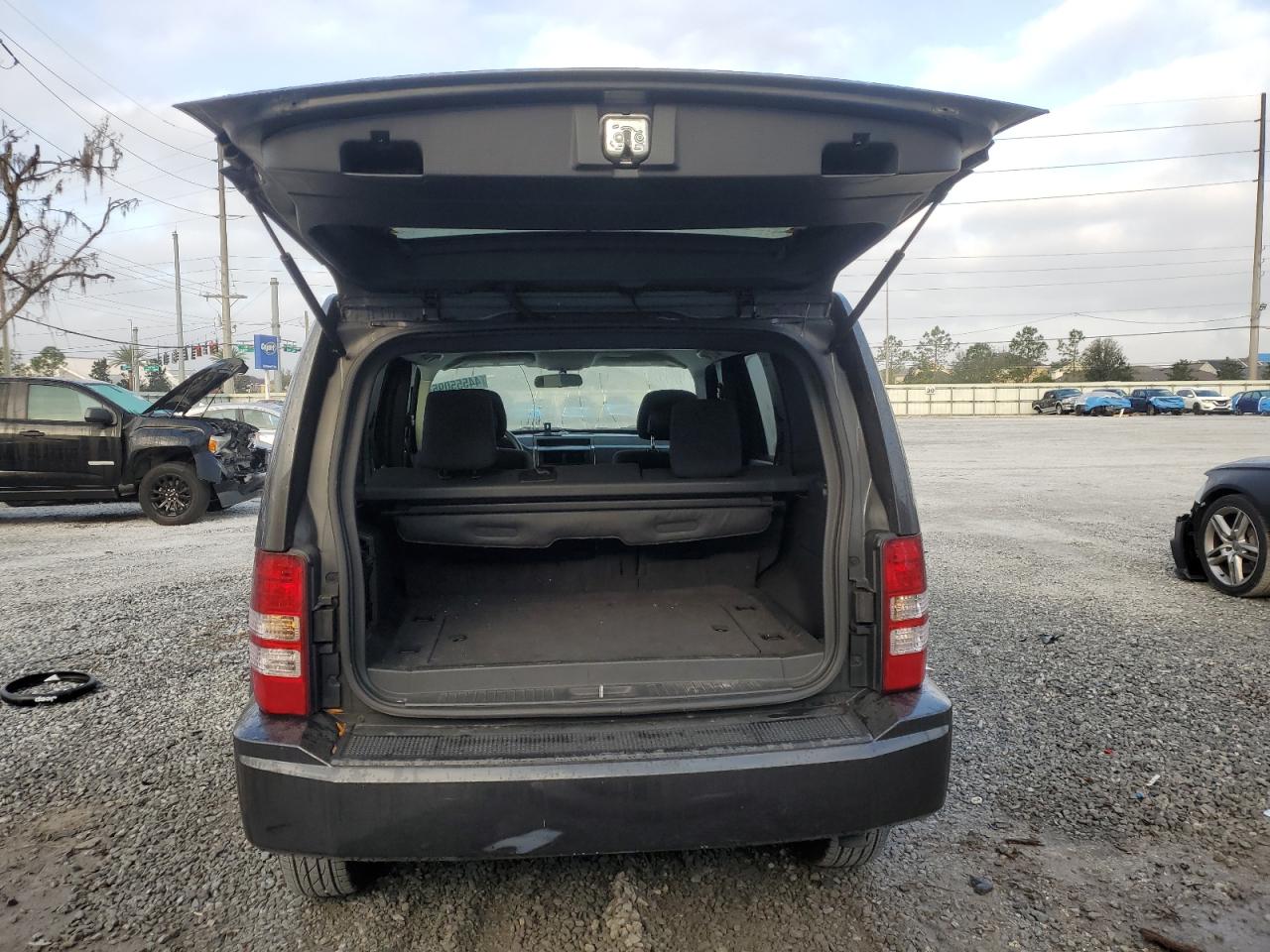 2010 Jeep Liberty (North America) VIN 1J4PP2GK2AW181091 Copart auction photo, front end damage thumbnail 6