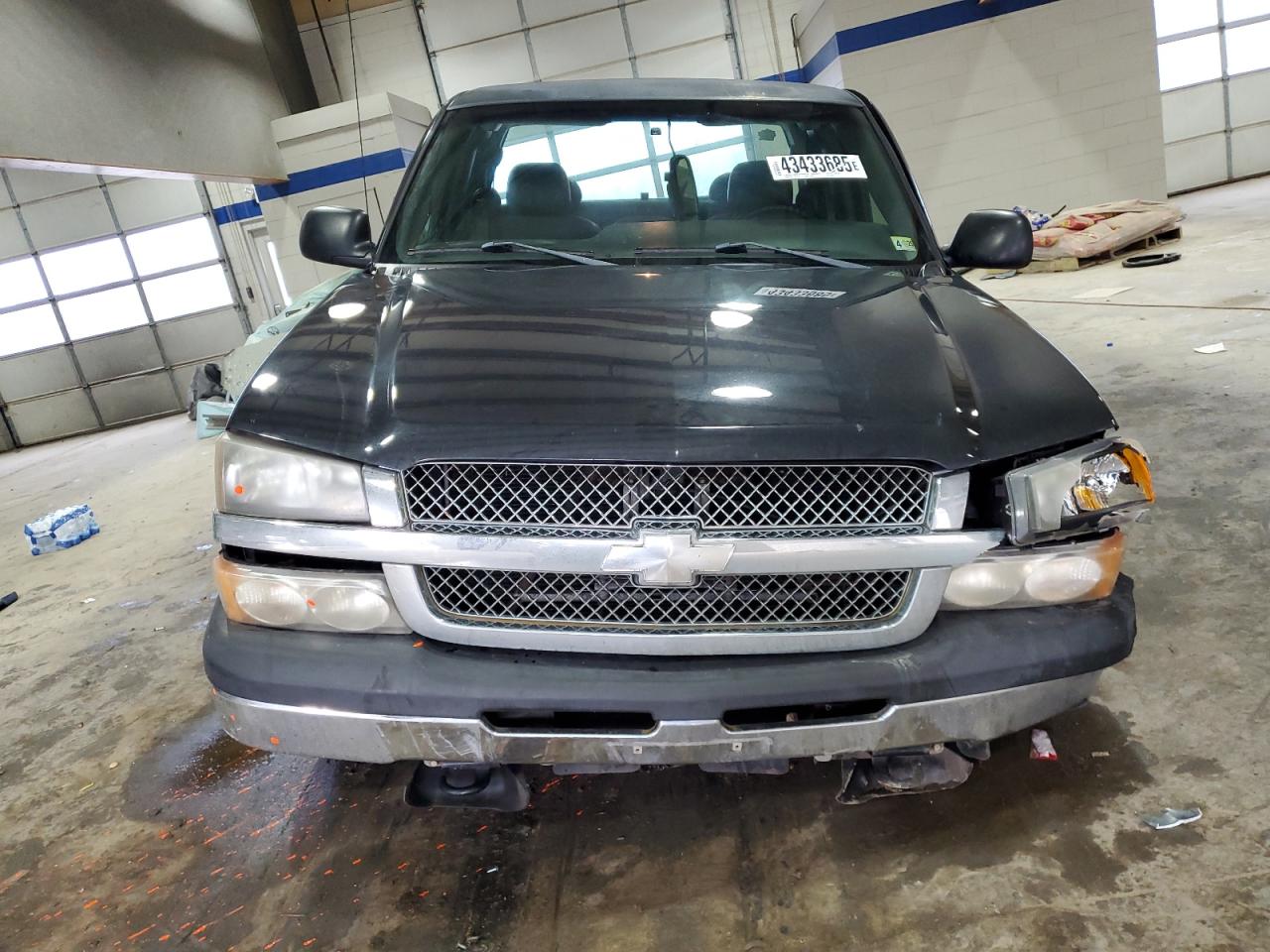 2005 Chevrolet Silverado VIN 1GCEK19B95E242936 Copart auction photo, front end / undercarriage damage thumbnail 5
