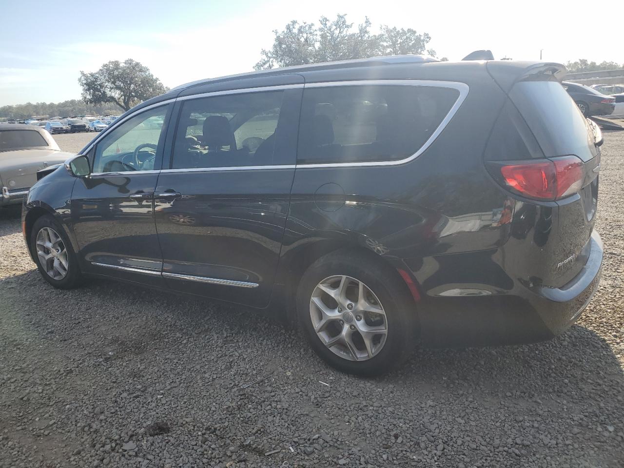 2020 Chrysler Pacifica VIN 2C4RC1GG7LR284017 Copart auction photo, front end / side damage thumbnail 2
