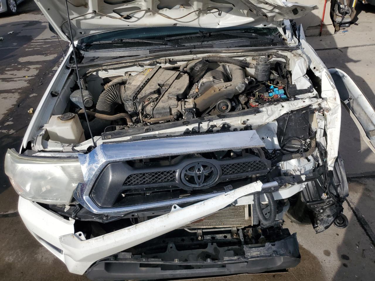 2014 Toyota Tacoma VIN 5TFLU4EN0EX102524 Copart auction photo, front end / side damage thumbnail 11