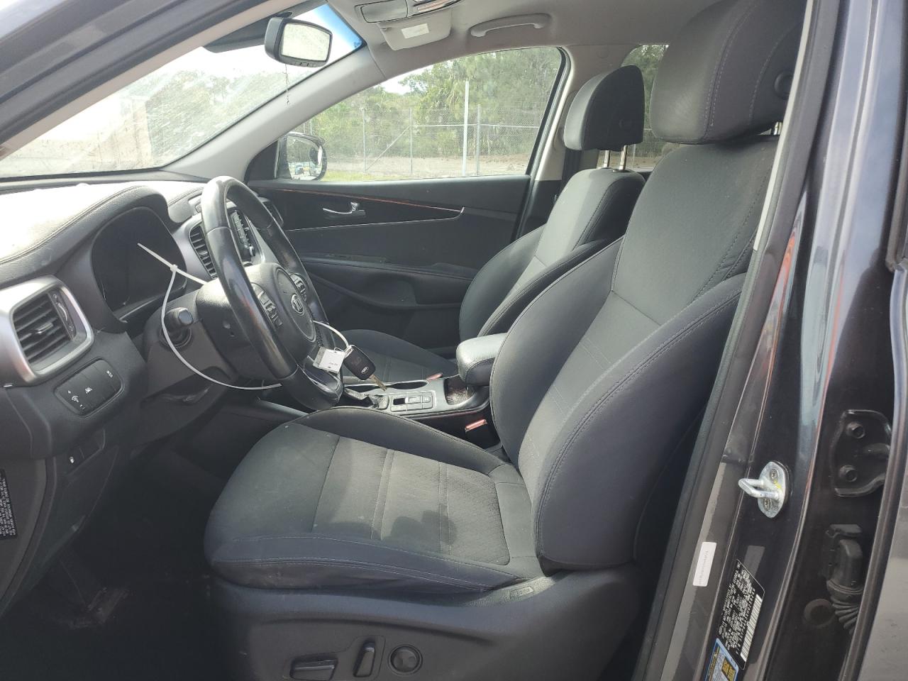 2017 KIA Sorento VIN 5XYPG4A3XHG258249 Copart auction photo, front end / minor dent/scratches damage thumbnail 7