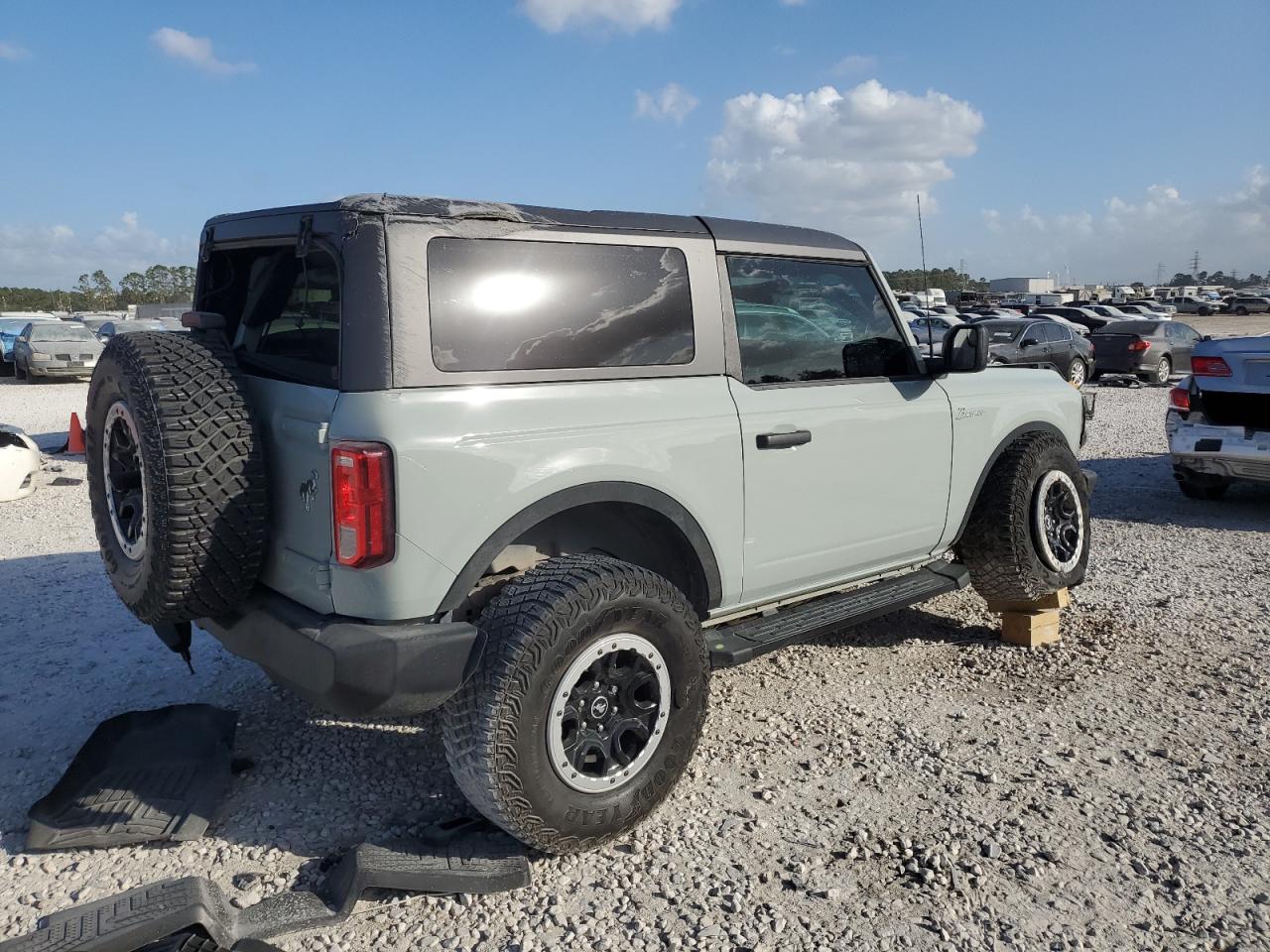 2023 Ford Bronco VIN 1FMDE5CP0PLB54673 Copart auction photo, rollover damage thumbnail 3